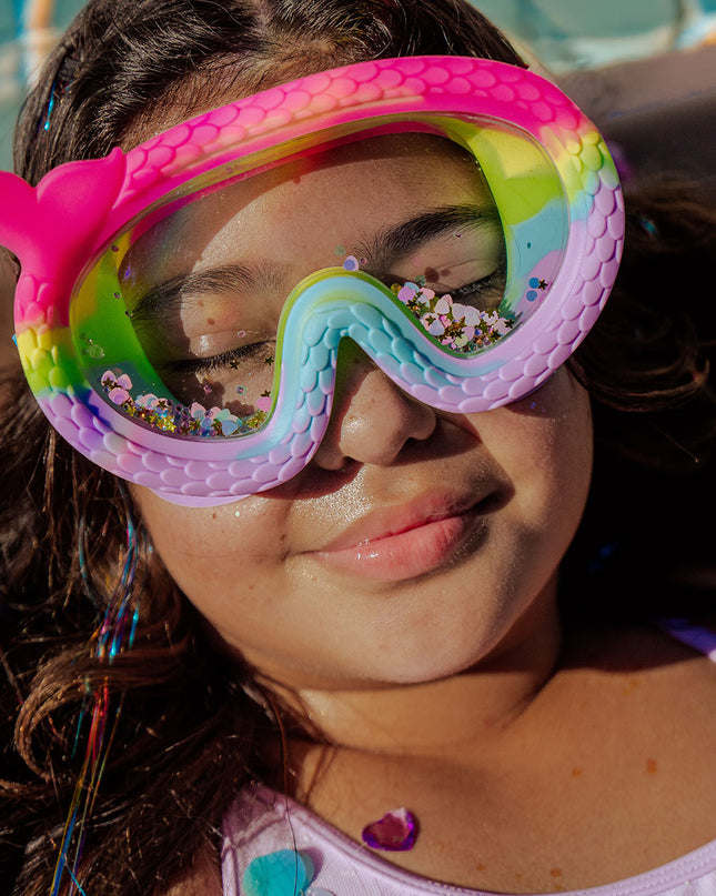 mermaid's cove kids swim mask in splash n shimmer lifestyle image girl relaxing wearing swim mask